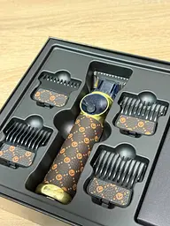 Акумуляторний тример VGR V-942 універсальний тример для стрижки чоловіків із 4 насадками й дисплеєм Коричневий з Чорним - мініатюра 9