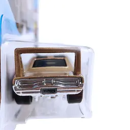 Базова машинка Hot Wheels HW Starting Grid 69 Dodge Charger Daytona золотиста (5785) JJH97-N521 - мініатюра 4