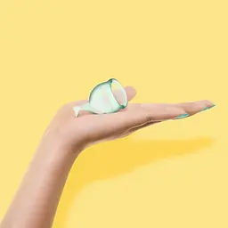 Satisfyer Feel Secure-набір менструальних чаш, 15 мл і 20 мл (світло-зелений) - мініатюра 3