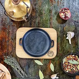 Жаровня Maysternya чавунна лита з підставкою Horeca 18х2.5 см (Т101-020Ук) - мініатюра 2