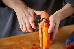 Овочечистка Fiskars Functional Form з рухомим лезом Чорна 1014419 - мініатюра 6