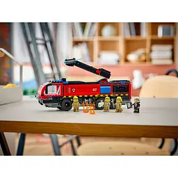 Конструктор LEGO City Пожежна вантажівка в аеропорту 691 деталь (60499) - мініатюра 9