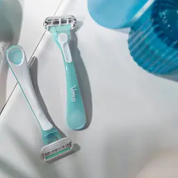 Одноразові станки для гоління (бритви) жіночі Venus Smooth Sensitive 3 шт. - мініатюра 7