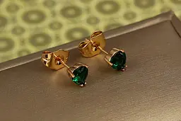 Сережки гвоздики Xuping Jewelry сердечки із зеленими камінцями 6 мм золотисті - мініатюра 2
