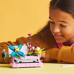 Конструктор LEGO Creator Друкарська машинка з квітами 363 деталі (31169) - мініатюра 11
