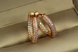 Сережки Xuping Jewelry опуклі кільця з камінням спереду та ззаду 2 см золотисті - мініатюра 2