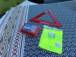 Набір автомобіліста В дорогу Знак + Аптечка + Жилет - мініатюра 2