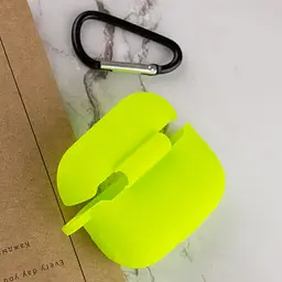 Силіконовий футляр New з карабіном для навушників Airpods Pro Салатовий / Neon green - мініатюра 4