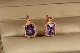 Сережки Xuping Jewelry Авангард з фіолетовим каменем 1,4 см золотисті