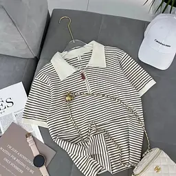 Футболка жіноча трикотажна в смужку 20385 S-L молочна з коричневим