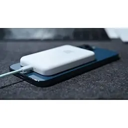 Зовнішній бездротовий акумулятор Foxconn Power Bank MagSafe Battery Pack білий магсейф A2384 - мініатюра 8