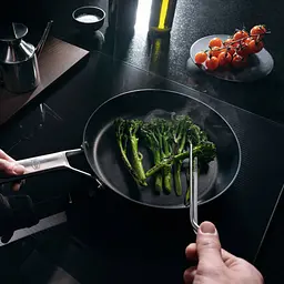 Сковорідка Fiskars Taiten OPTIHEAT™, 24 см (1066946) - мініатюра 4