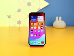 Смартфон Apple iPhone 13 256 ГБ темна ніч (MLQ63) б/в [176098] - мініатюра 2