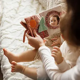 Дитяча розвивальна сенсорна м’яка книжечка іграшка з дзеркалом брязкальцем і прорізувачем Rabbit Karo від народження BabyOno 1684 - мініатюра 6