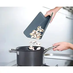 Набір обробних дощок Joseph Joseph Chop2Pot Small Blue 2 шт. (981003) - мініатюра 2