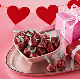 Шоколадні цукерки Hershey's Kisses Valentine's Day Milk Chocolate Meltaway 255г - мініатюра 5
