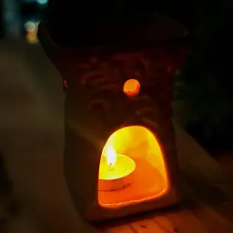 Аромалампа керамічна бежева глянсова (10,5х8х8 см) - мініатюра 2