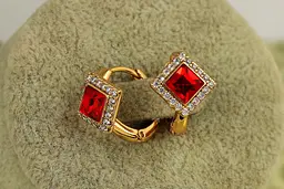 Сережки Xuping Jewelry Червоний ромб з каменем Сваровські 1,5 см золотисті