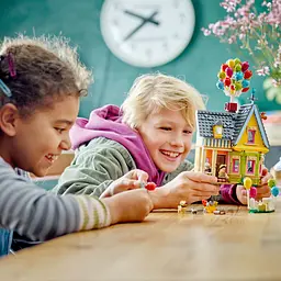 Конструктор LEGO Disney Pixar Будинок «Вперед і вгору» 598 деталей (43217) - мініатюра 7