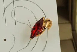 Сережки кафи Xuping Jewelry Червоний маркіз на вушний хрящ 1,7 см золотисті - мініатюра 2