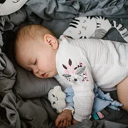 Іграшка-обіймашка BabyOno Хмаринка для малюків 25х25.5 см (2136278048) - мініатюра 5