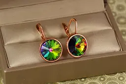Сережки Xuping Jewelry камені Сваровскі зелені в обідку 2,5 см золотисті