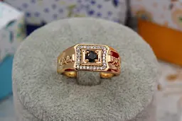 Печатка Xuping Jewelry чорний фіаніт в квадраті з боків тіснена змійка р 23 золотиста
