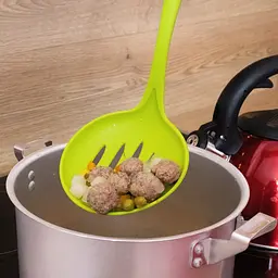 Шумівка кухарська пластикова перфорована з прорізами 34 см, Kitchen Master Салатовий 85686 - мініатюра 4