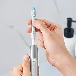 Електрична звукова зубна щітка Oral-B Pulsonic Slim Luxe 4500 + футляр, срібло - мініатюра 4
