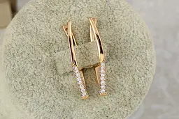 Сережки Xuping Jewelry дужки з камінцями на вістрі 2,8 см золотисті