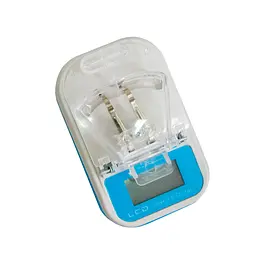 Зарядний пристрій жабка універсальний з LCD дисплеєм та USB портом, адаптер для акумуляторів з фіксатором контактів - мініатюра 2
