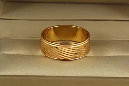 Обручка Xuping Jewelry малюнок коса смужка 8 мм р 16,17,18,22 золотиста 22