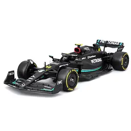 Автомодель з фігуркою – MERCEDES-AMG PETRONAS F1 W15 (2024) (1:24) Bburago 18-28069 (#44) - мініатюра 3