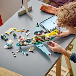 Конструктор LEGO City Літак швидкої медичної допомоги 403 деталей (60465) - мініатюра 12