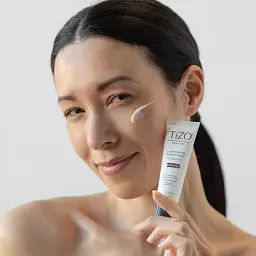 Крем для вирівнювання кольору обличчя TiZO Photoceutical Skincare Complexion Brightener 29 мл - мініатюра 5