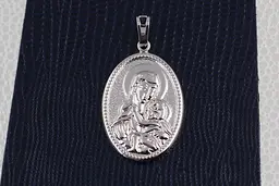 Ладанка Xuping Jewelry овальний тонкий кант Марія з немовлям 3.4 см срібляста