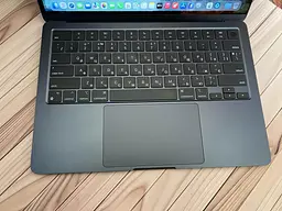 Ноутбук Apple MacBook Air 13.6" 2022 M2/8/256 (M951W5XMQQ) Б/в - мініатюра 2