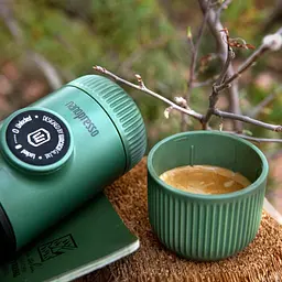 Портативна еспресо-кавоварка Wacaco Nanopresso зелена з чохлом - мініатюра 4