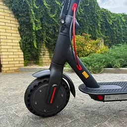 Електросамокат KUGOO M365 PRO  500W 11Ah , складний , перфаровані колеса , чорний (2025 рік) - мініатюра 5