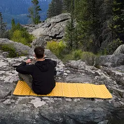 Килимок складний IXPE Naturehike CNK2550WS030, алюмінієва плівка, 18 мм, медово-золотий - мініатюра 7