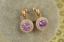 Сережки Xuping Jewelry Мрія із фіолетовим каменем 1,9 см золотисті