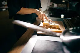 Ніж для нарізки сиру Fiskars Functional Form 1016129 - мініатюра 3