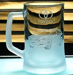 Пивний келих 660 мл з гравіюванням Toyota Venza подарунок для автолюбителя  кухоль для пива з логотипом авто