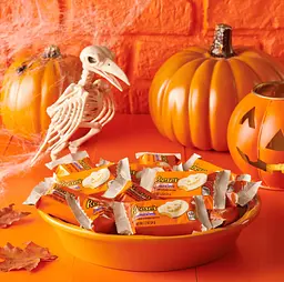 Шоколадні цукерки Reese's Halloween White Creme Peanut Butter Pumpkin Candy Pack 6шт x 34г - мініатюра 5