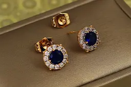 Сережки гвоздики Xuping Jewelry синій камінь в обідку із фіанітів 9 мм золотисті