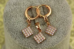 Набір Xuping Jewelry сережки з кулоном ромбики з камінчиками золотистий