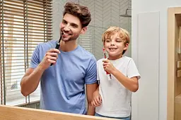 Подарунковий набір Oral-B Електрична зубна щітка Pro 1, чорний - мініатюра 8