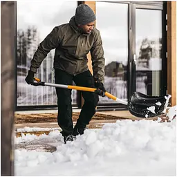 Скрепер для прибирання снігу Fiskars X-series вигнутий (1057186) - мініатюра 6