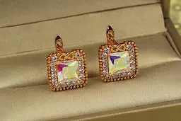 Сережки Xuping Jewelry вічність з каменем хамелеон 1,3 см золотисті