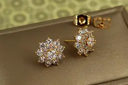 Сережки гвоздики Xuping Jewelry пухнаста сніжинка 1.3 см золотисті - мініатюра 2